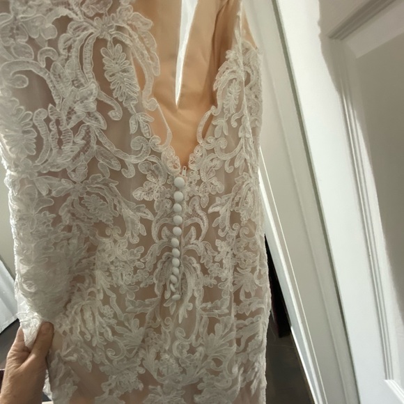 Brand new wedding dress. Last several pictures are from the Nox Anabel web site - Picture 4 of 11